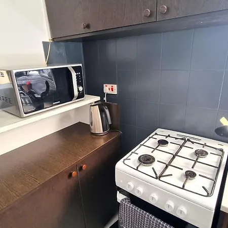 Cozy Apt, Near Airport With 100mbit Internet Appartamento Larnaca