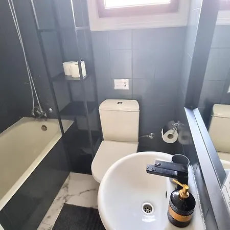 Cozy Apt, Near Airport With 100mbit Internet