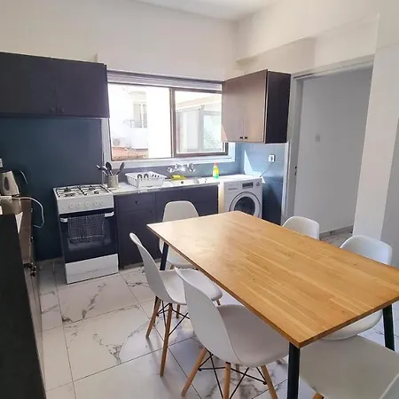 Cozy Apt, Near Airport With 100mbit Internet *