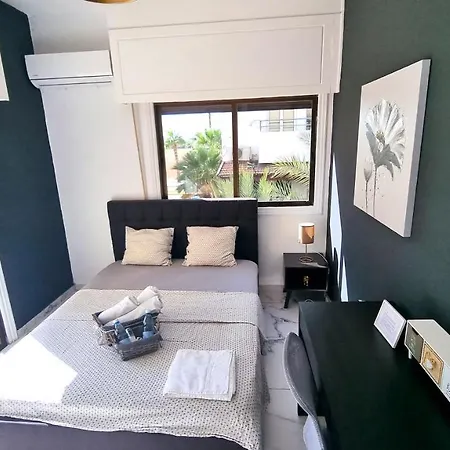 Cozy Apt, Near Airport With 100mbit Internet * 라르나카