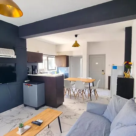 Apartmán Cozy Apt, Near Airport With 100mbit Internet